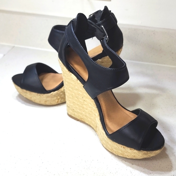 Wild Diva Platform Wedges Size 7 1/2 - Picture 2 of 10